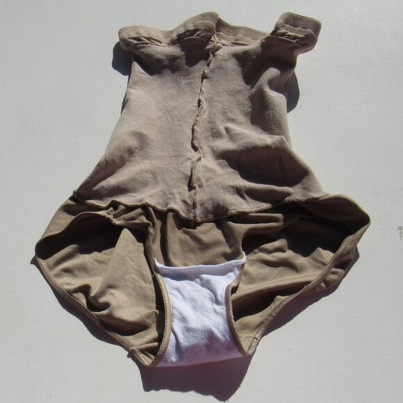 Assets Red Hot Label by Spanx High-Waisted Tan/Beige Brief Panty Shapewear Size2 - Picture 3 of 13